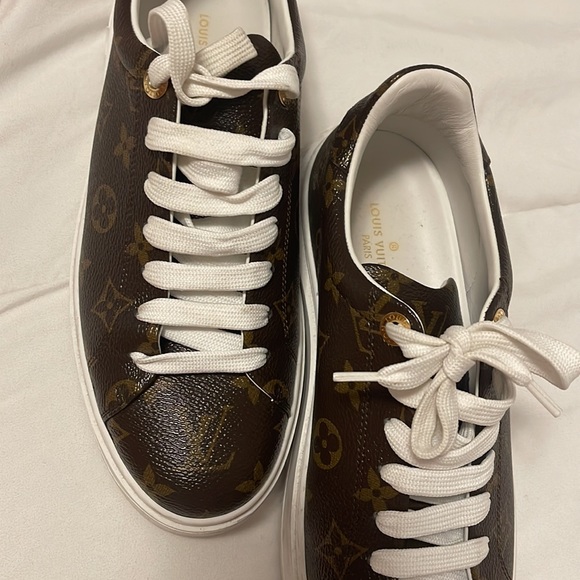 Louis Vuitton TIME OUT SNEAKER - Picture 2 of 4